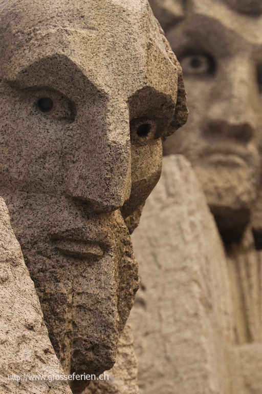Bulgaria, Foundation Monument
