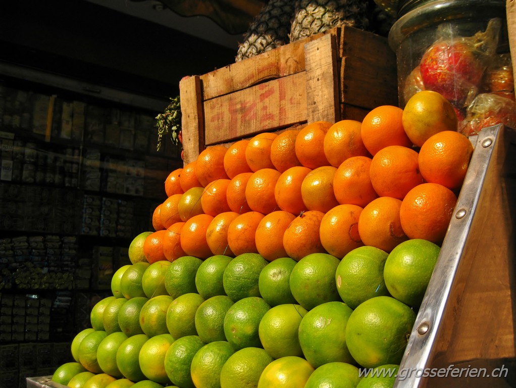 India, Delhi, Fruits